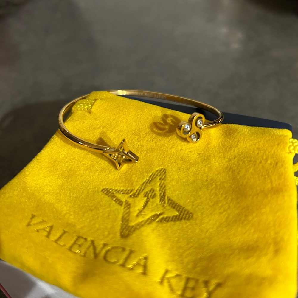 Valencia Key Gold Star Bracelet with Crystals